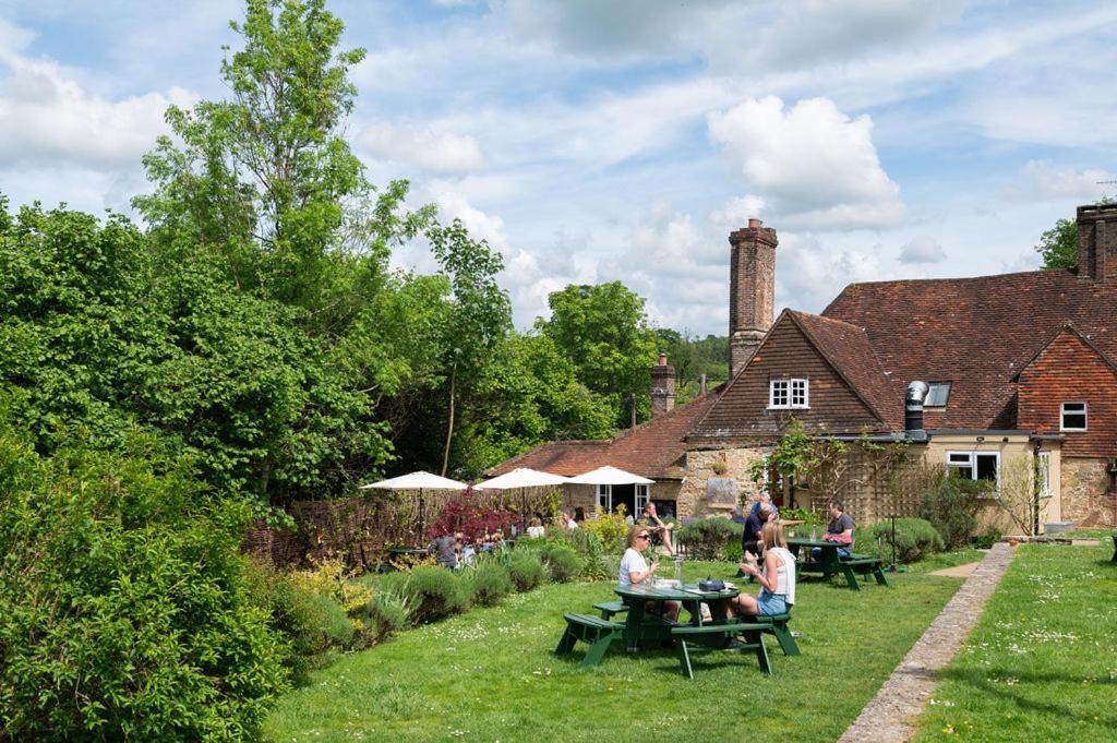 The Merry Harriers Pub Hambledon  Kültér fotó